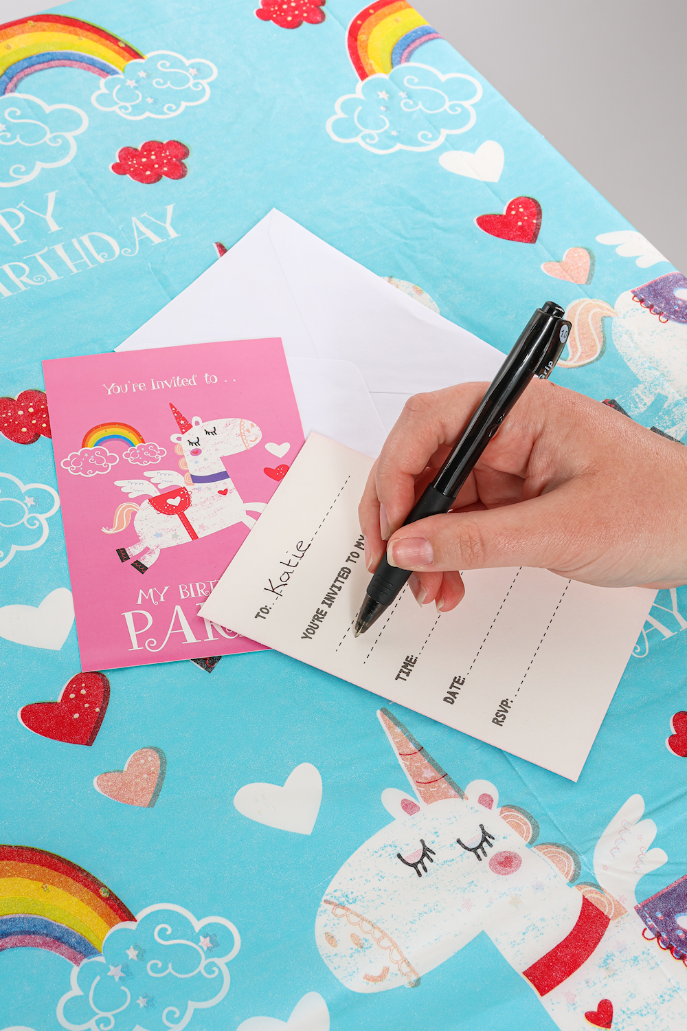 16 Unicorn Party Invites & Envelopes
